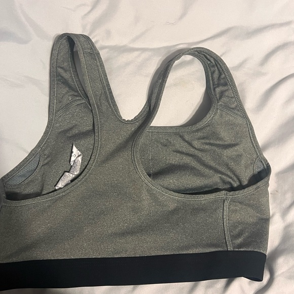 Nike bra - Picture 2 of 3